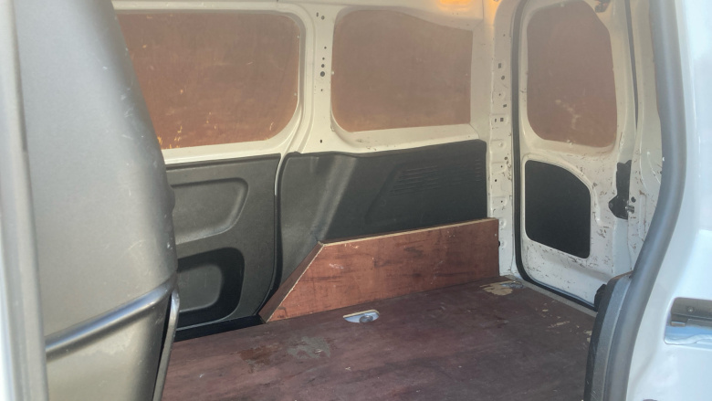 Peugeot Partner Standard Diesel 1000 1.5 BlueHDi 100 Professional Prem Van [6 Spd]